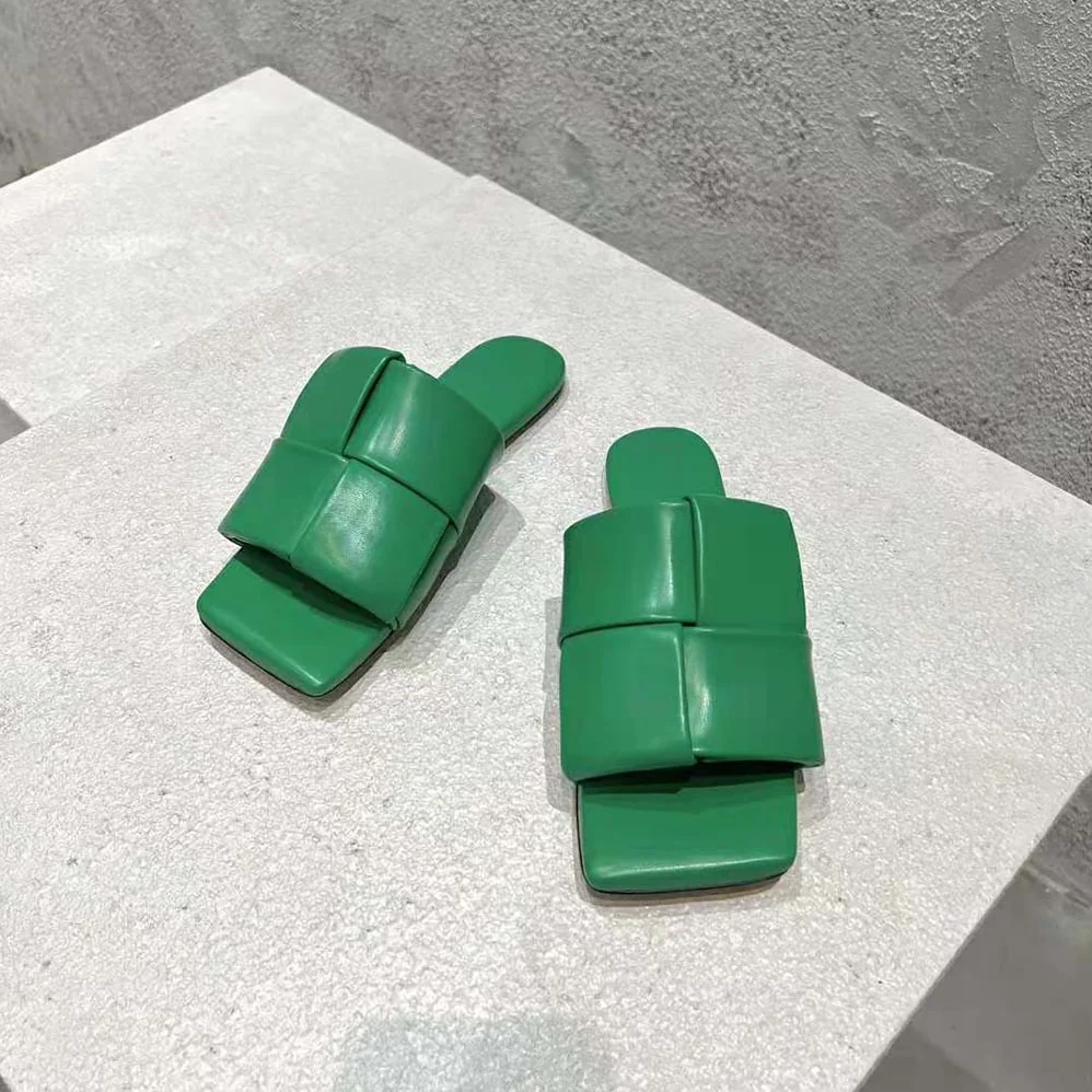 Bottega Veneta Patch Flat Mule Padded Intreccio Leather Flat Mules for Women in Green Bottega Veneta Patch Flat Mule Padded Intreccio Leather Flat Mules for Women in Green