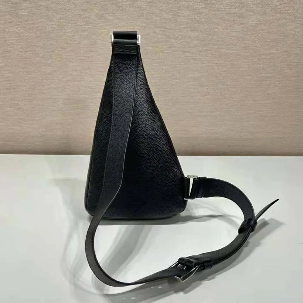 Prada Cross Leather Bag wite Logo-Print Re-Nylon lining for Men in Black Prada Cross Leather Bag wite Logo-Print Re-Nylon lining for Men in Black