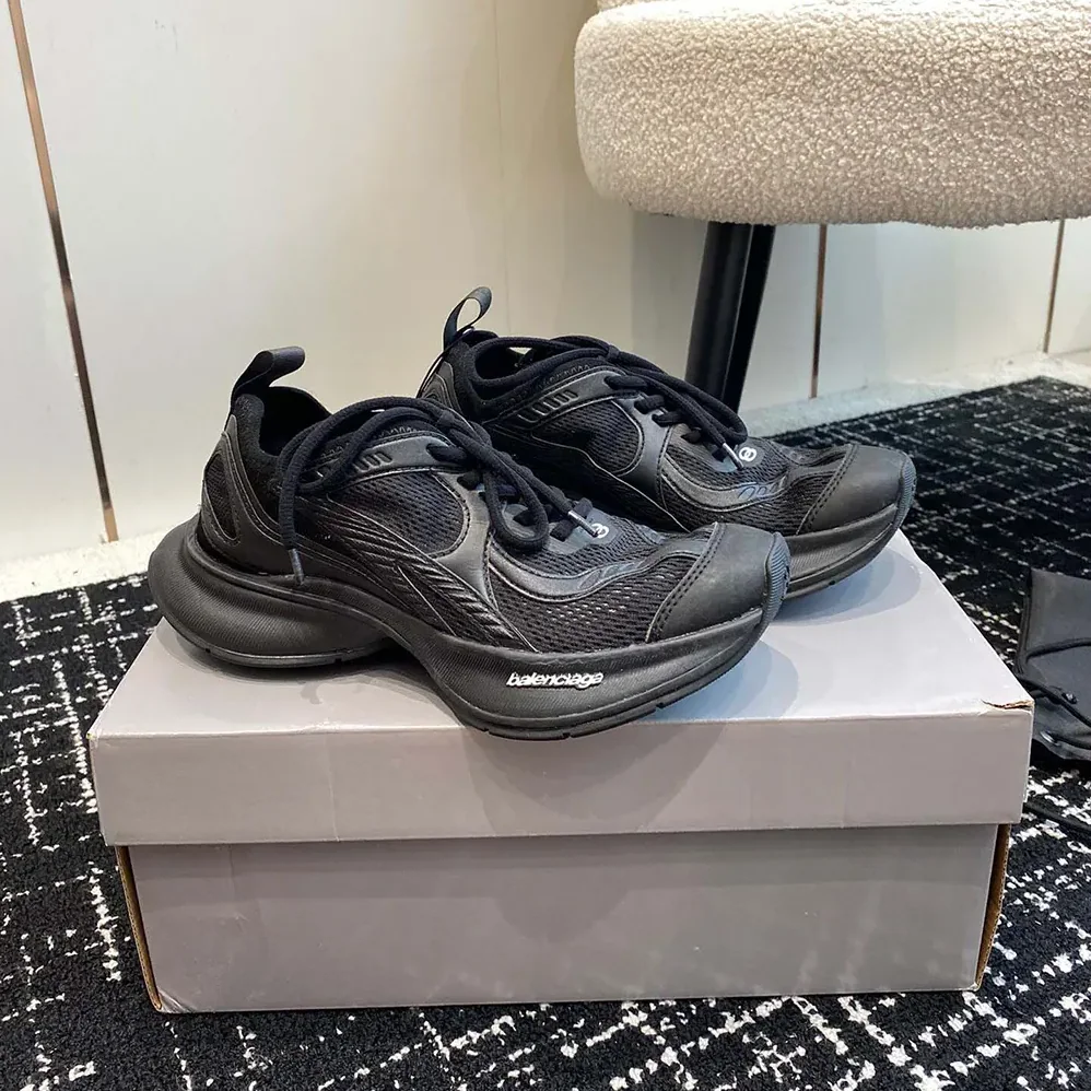 Balenciaga Circuit Sneaker in Black Polyester for Unisex Balenciaga Circuit Sneaker in Black Polyester for Unisex