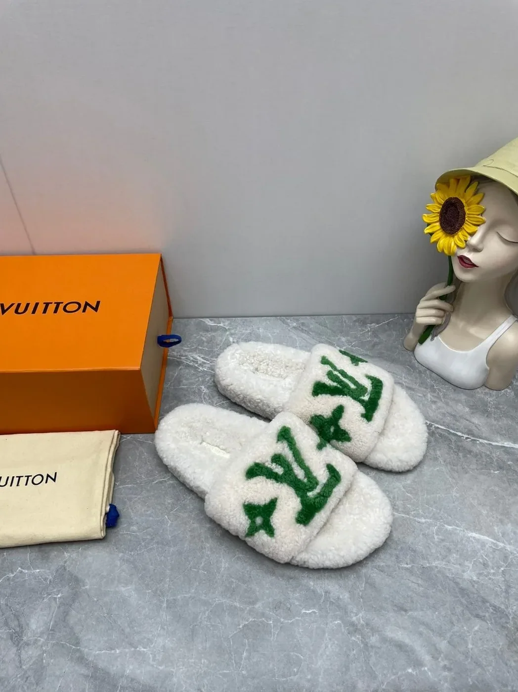 Louis Vuitton Paseo Flat Comfort Mule Green Louis Vuitton Paseo Flat Comfort Mule Green