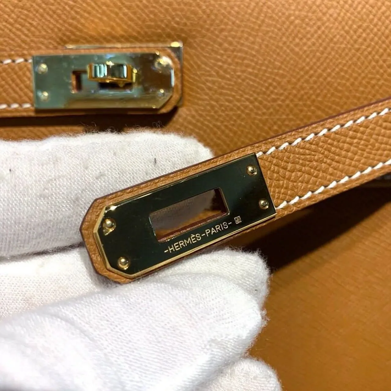 Hermes Kelly Gold Gold Toned Hardware / Hermes Kelly Gold Gold Toned Hardware /