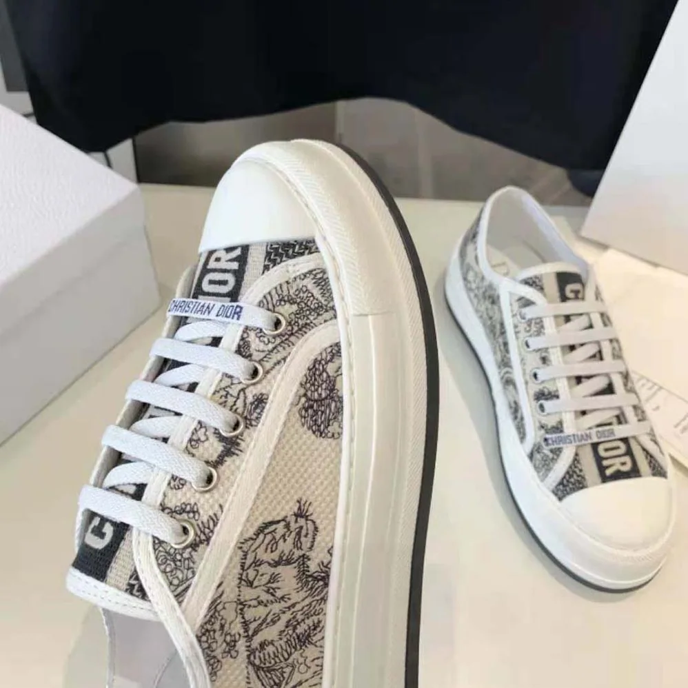 Dior Walk'n'dior Platform Sneaker White Embroidered Cotton with Blue Toile de Jouy Motif for Women Dior Walk'n'dior Platform Sneaker White Embroidered Cotton with Blue Toile de Jouy Motif for Women