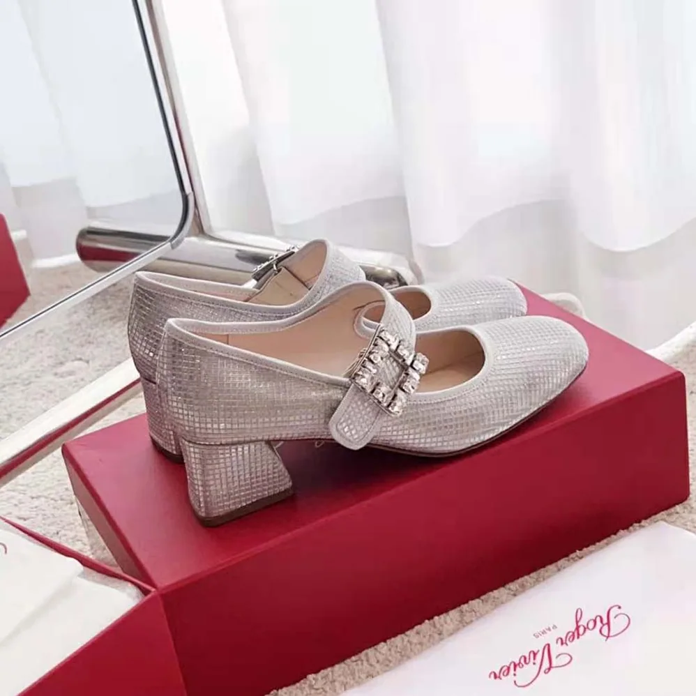 Roger Vivier Trés Vivier Strass Buckle Babies Pumps in Fabric for Women in Silver Roger Vivier Trés Vivier Strass Buckle Babies Pumps in Fabric for Women in Silver