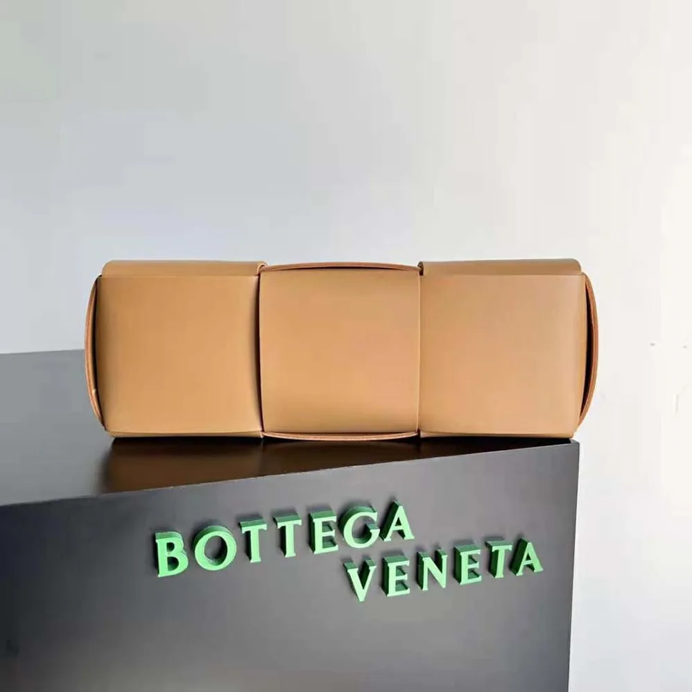 Bottega Veneta Mini Arco Tote Bag with Detachable Strap for Women in Orange Bottega Veneta Mini Arco Tote Bag with Detachable Strap for Women in Orange