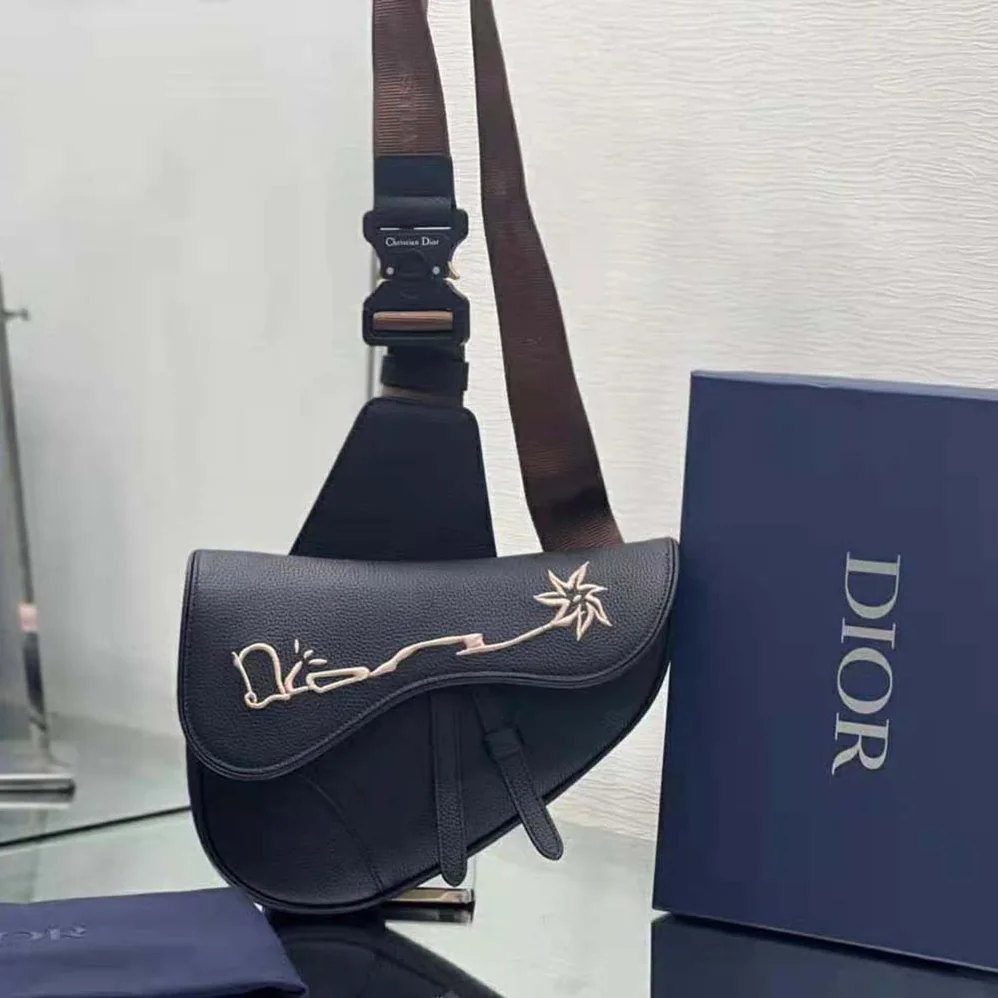Dior Cactus Jack Dior Saddle Bag Black Grained Calfskin with Embroidered Signature for Men Dior Cactus Jack Dior Saddle Bag Black Grained Calfskin with Embroidered Signature for Men