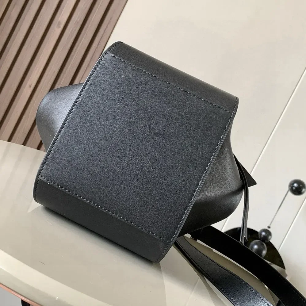 Loewe Compact Hammock Bag in in Classic Calfskin for Unisex in Black Loewe Compact Hammock Bag in in Classic Calfskin for Unisex in Black