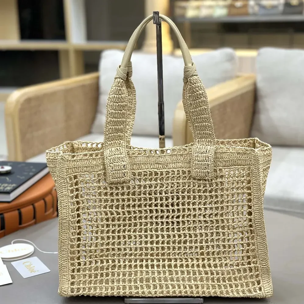 Chloe Summer Banana East-west Tote Bag in Raffia & Buffalo Leather for Women in Beige Chloe Summer Banana East-west Tote Bag in Raffia & Buffalo Leather for Women in Beige