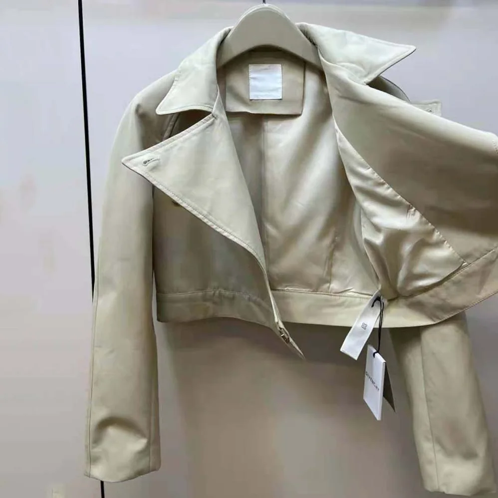 Givenchy Short Trench Coat in Cotton Twill with U-Lock Buckle for Women in Light Beige Givenchy Short Trench Coat in Cotton Twill with U-Lock Buckle for Women in Light Beige
