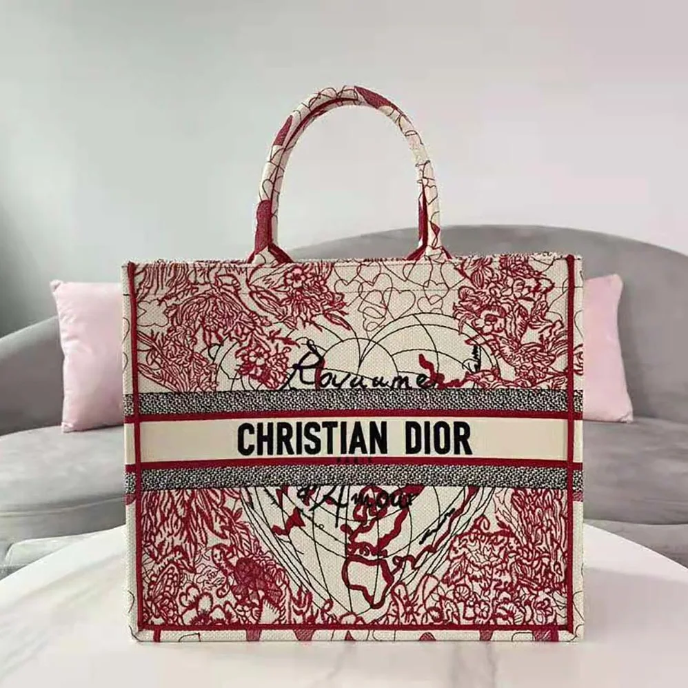 Dior Dioramour Dior Book Tote Red and White D for Women in Royaume D Amour Embroidery Dior Dioramour Dior Book Tote Red and White D for Women in Royaume D Amour Embroidery