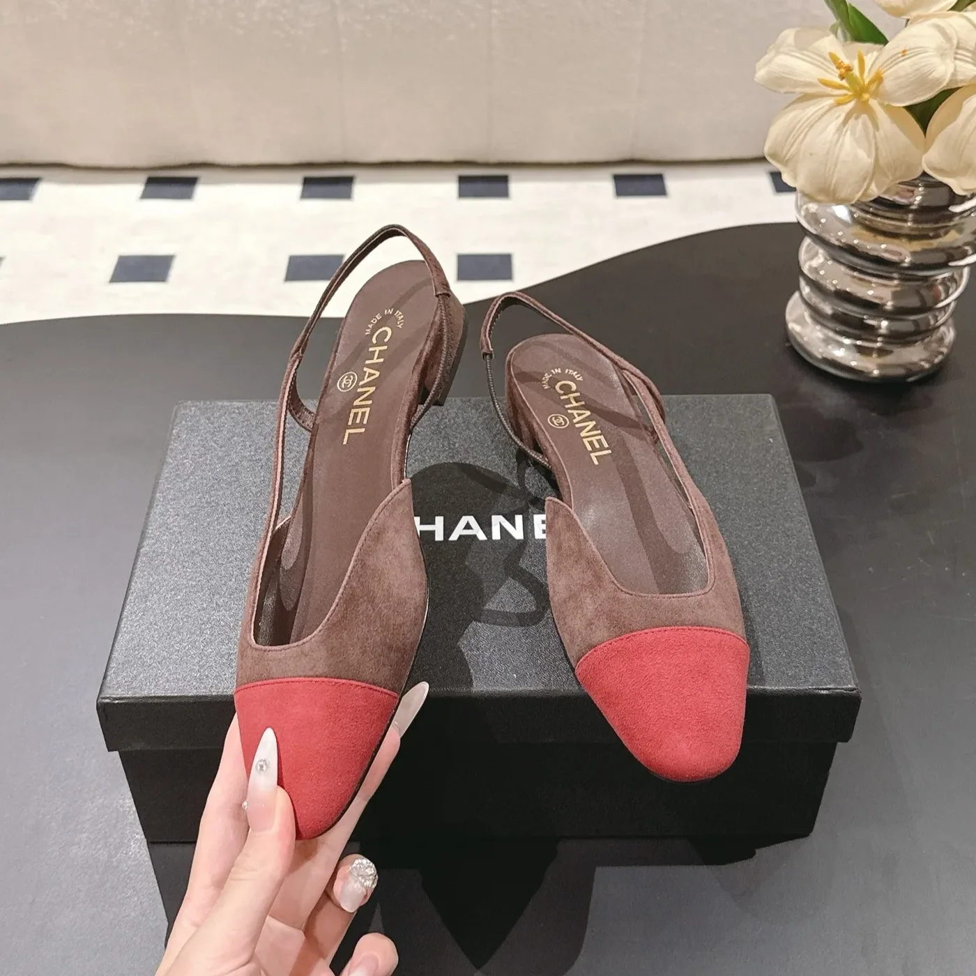 Chanel Suede Two-Tone Slingback Flats Brown/Burgundy Chanel Suede Two-Tone Slingback Flats Brown/Burgundy