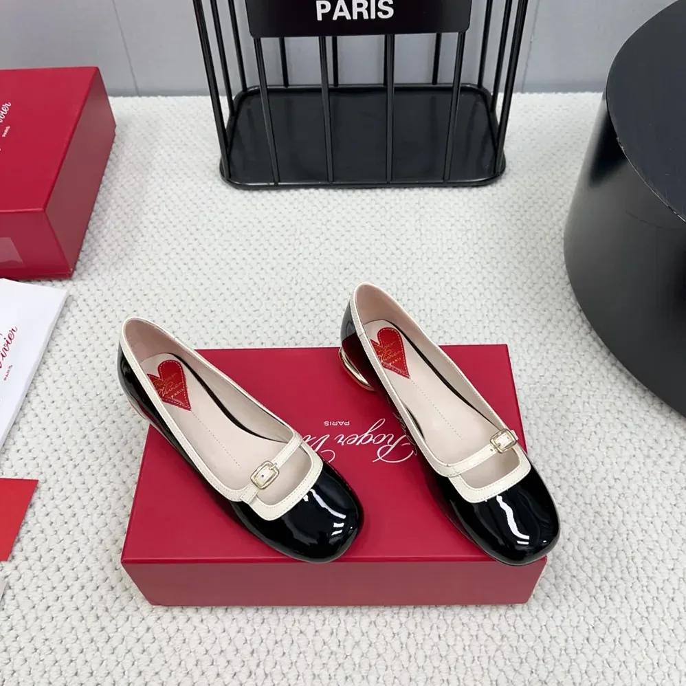 Roger Vivier Viv' Podium Ballerinas in Patent Leather for Women in Black Roger Vivier Viv' Podium Ballerinas in Patent Leather for Women in Black