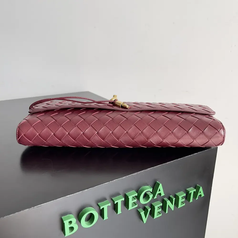 Bottega Veneta Andiamo Clutch in Supple Intrecciato Leather for Women in Barolo