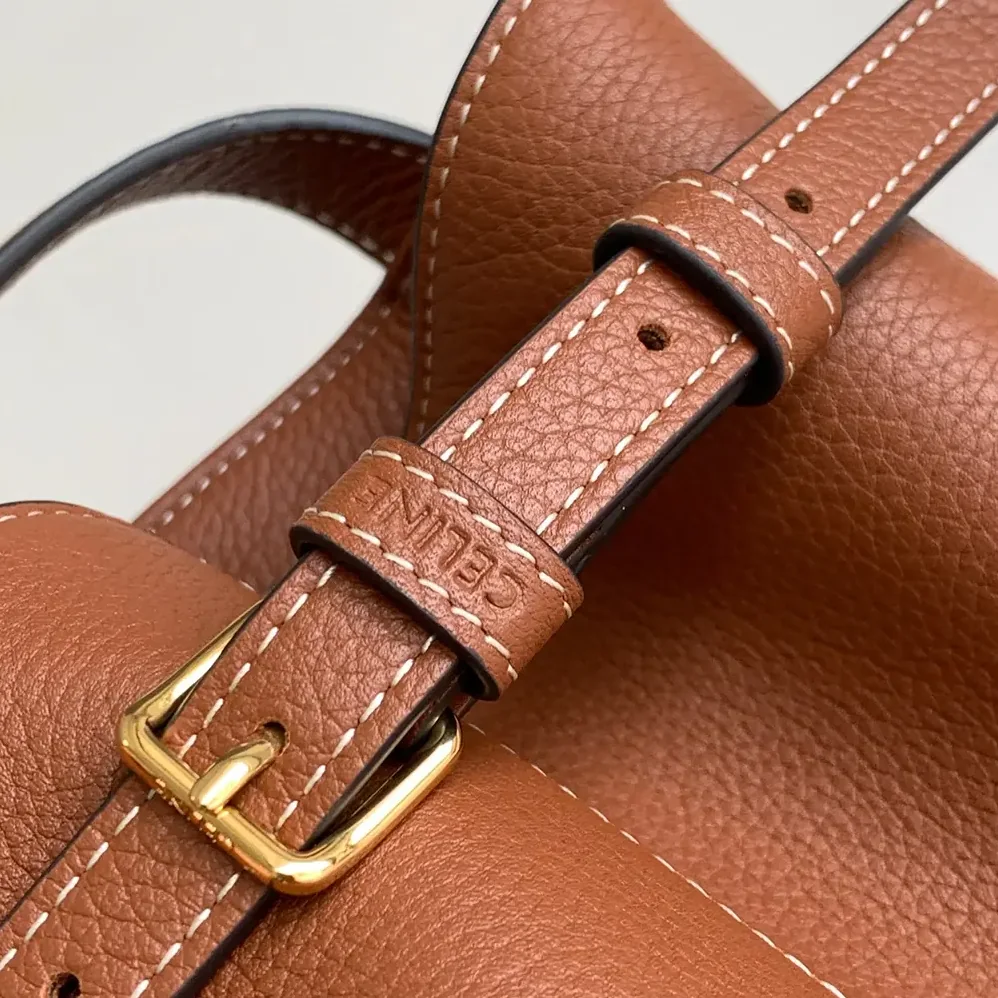 Celine Medium Cabas Anaïs Cuir Triomphe in Grained Calfskin for Women in Tan Celine Medium Cabas Anaïs Cuir Triomphe in Grained Calfskin for Women in Tan