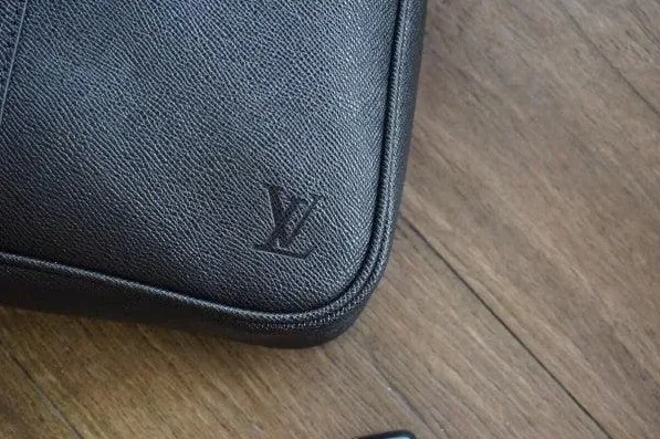 Amazing Porte-Documents Voyage PM Taiga Leather