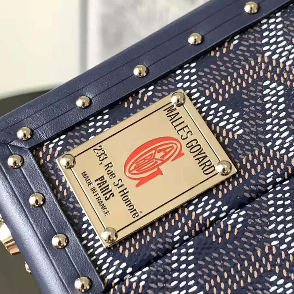 Goyard Sac Malle Grand Hôtel in Goyardine Canvas & Clamecy Calfskin for Women in Navy Goyard Sac Malle Grand Hôtel in Goyardine Canvas & Clamecy Calfskin for Women in Navy
