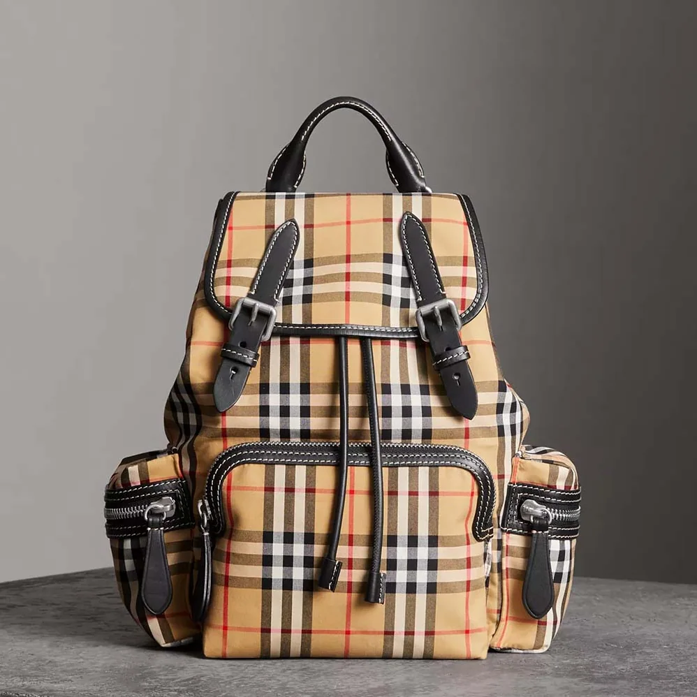 Burberry Medium Rucksack in Vintage Check Cotton Canvas for Women in Sandy Burberry Medium Rucksack in Vintage Check Cotton Canvas for Women in Sandy