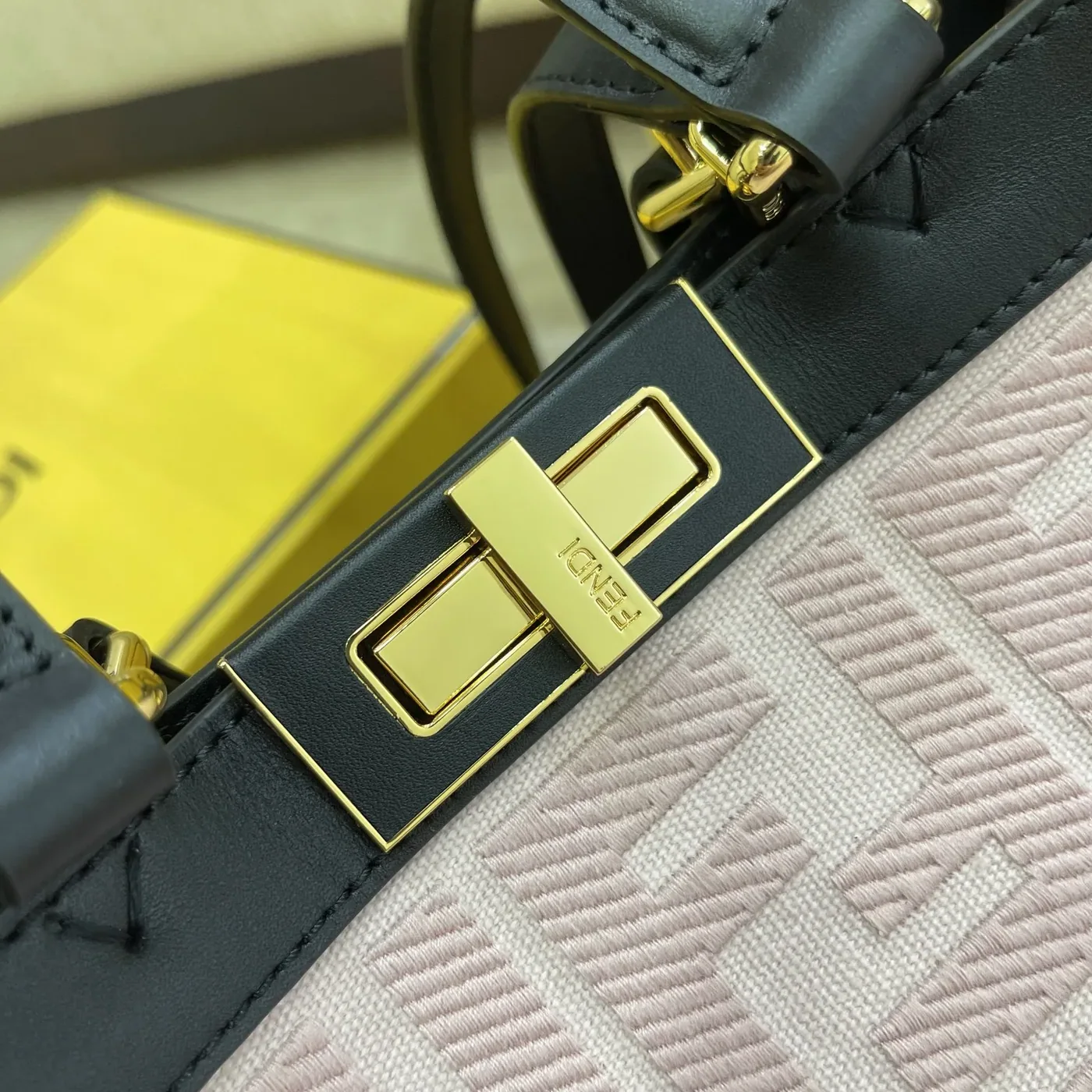 Fendi Peekaboo X in tote Bag Pink Canvas