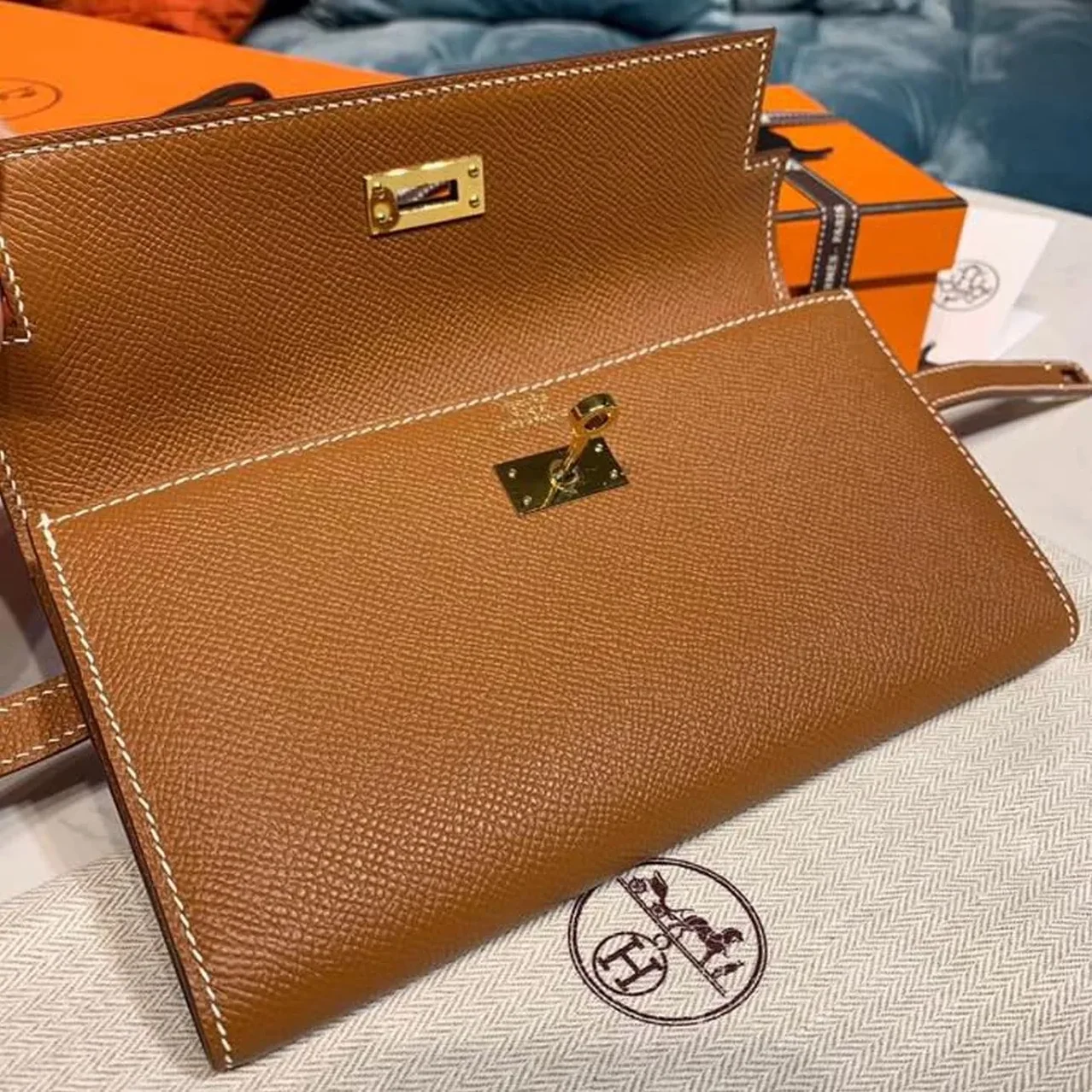 Hermes Kelly Wallet To Go Woc Brown With Gold Toned Hardware Bag / Hermes Kelly Wallet To Go Woc Brown With Gold Toned Hardware Bag /