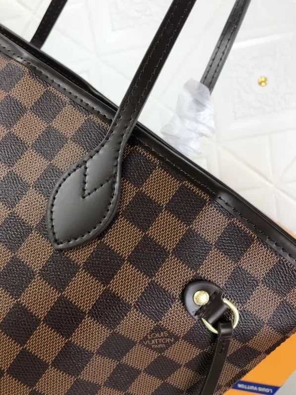 Louis Vuitton Neverfull MM Tote Bag in Brown Gold Hardware