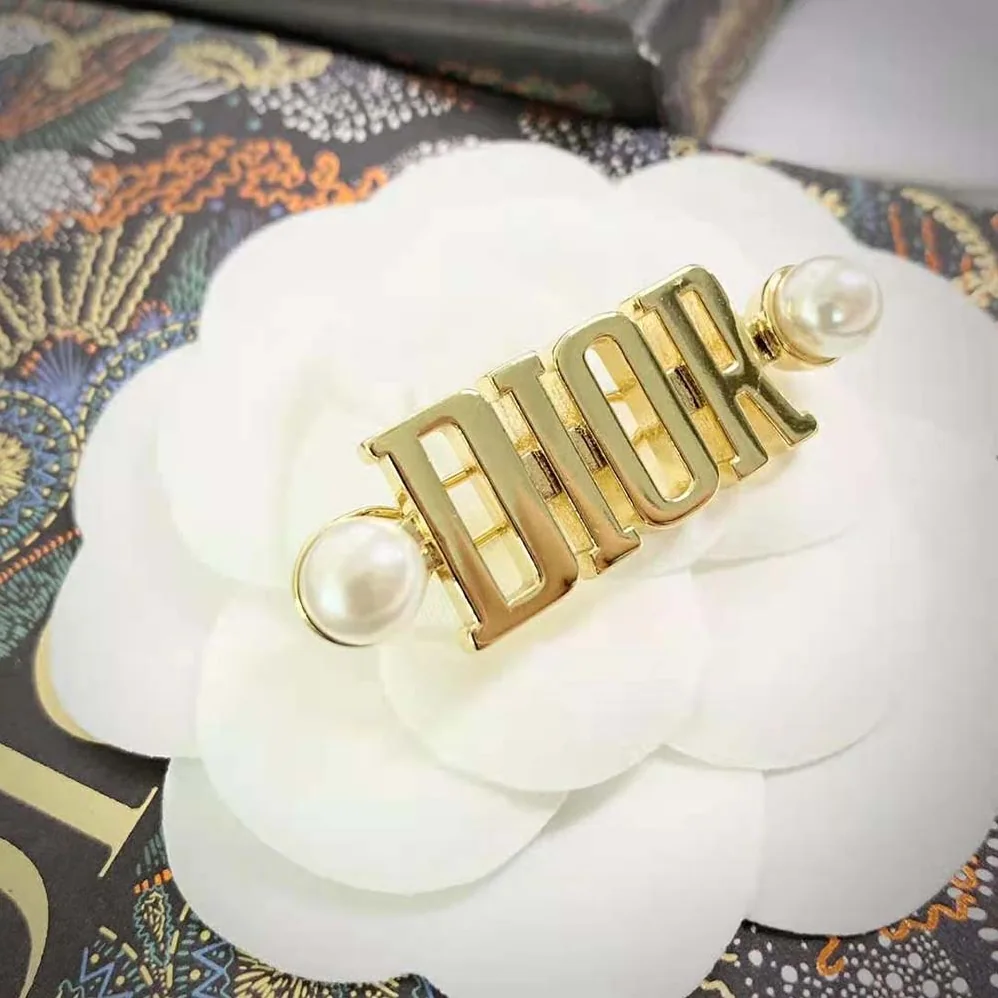 Dior Dio(r)evolution Barrette Gold-Finish Metal and White Resin Pearls for Women Dior Dio(r)evolution Barrette Gold-Finish Metal and White Resin Pearls for Women