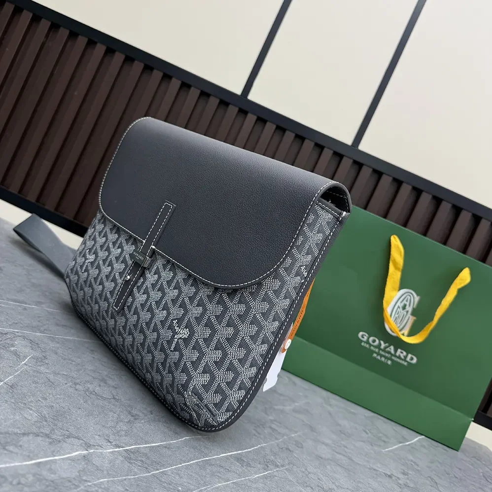 Goyard Coursier Messenger Bag for Unisex in Grey