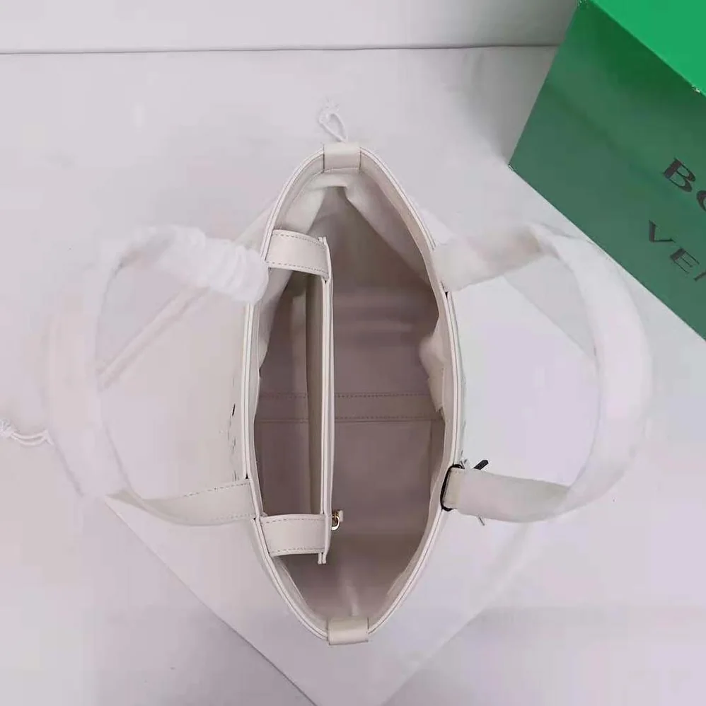 Bottega Veneta Small Flip Flap in Lambskin Leather for Women in White