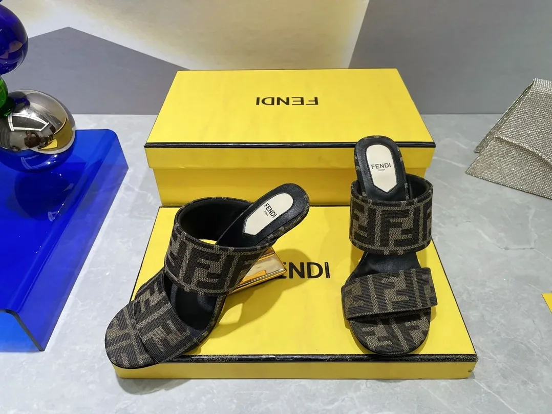 Fendi First Brown High in Heeled Sandals Fendi First Brown High in Heeled Sandals