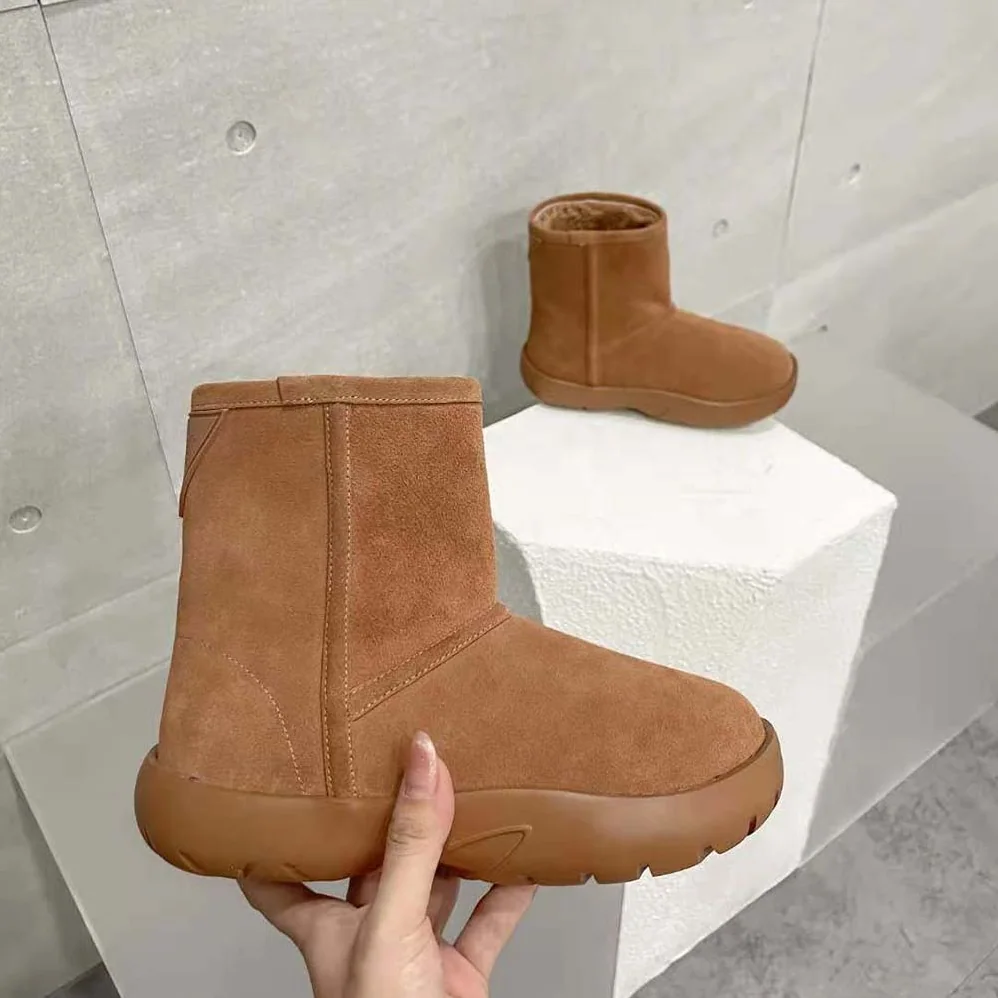 Bottega Veneta Snap Ankle Boot Realised in Shearling Calfskin for Unisex Bottega Veneta Snap Ankle Boot Realised in Shearling Calfskin for Unisex