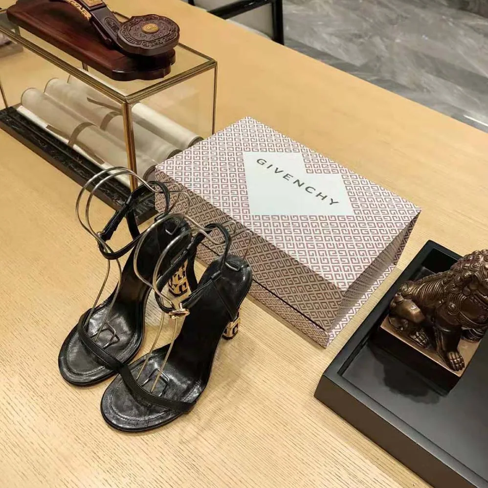 Givenchy G Cube Sandals in Leather for Women in Black Givenchy G Cube Sandals in Leather for Women in Black