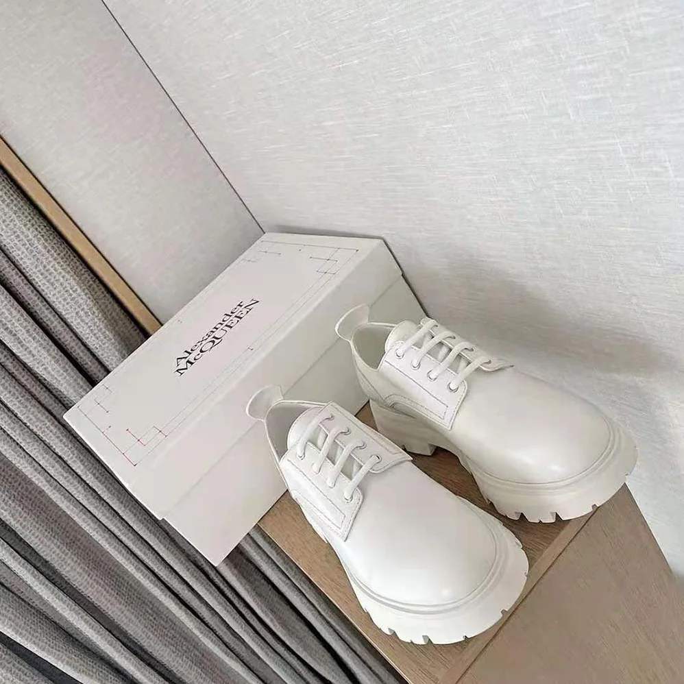 Alexander Mcqueen Wander Lace-Up for Women in White Alexander Mcqueen Wander Lace-Up for Women in White