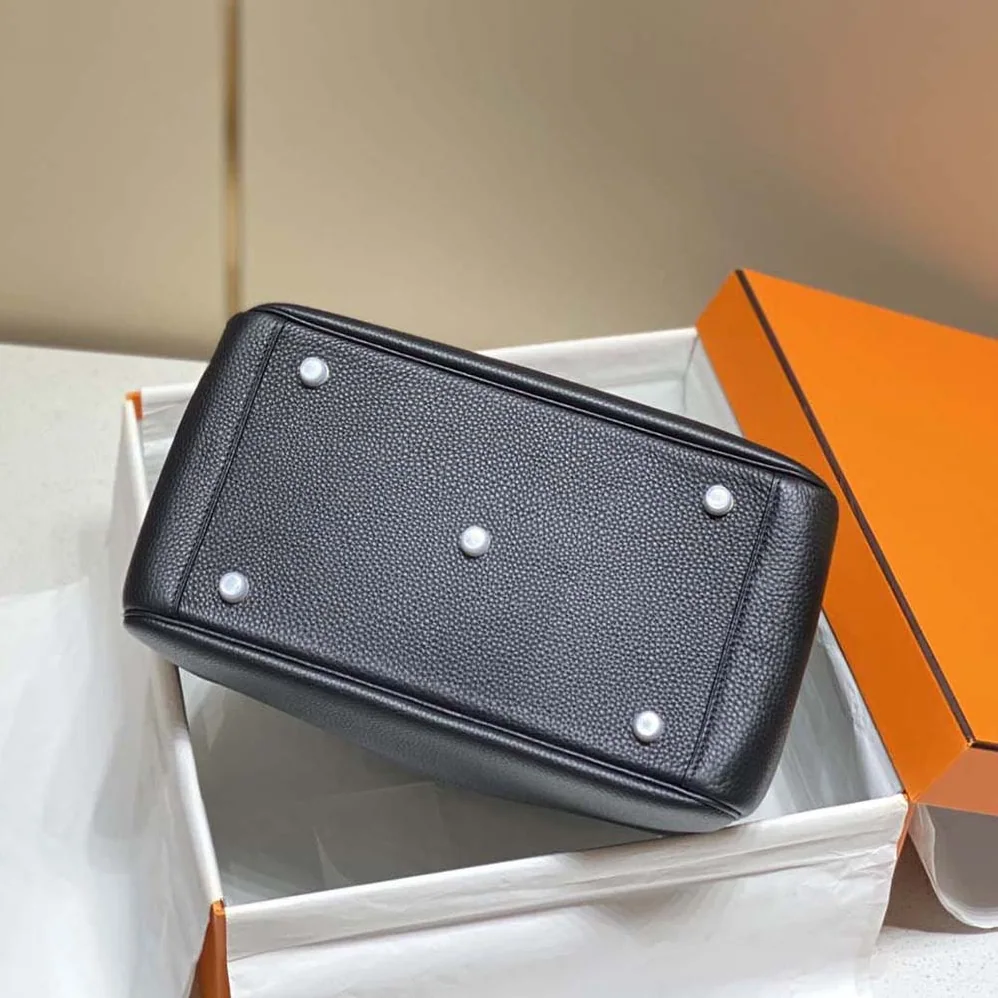 Hermes Lindy 26 in Clemence Leather for Women in Black