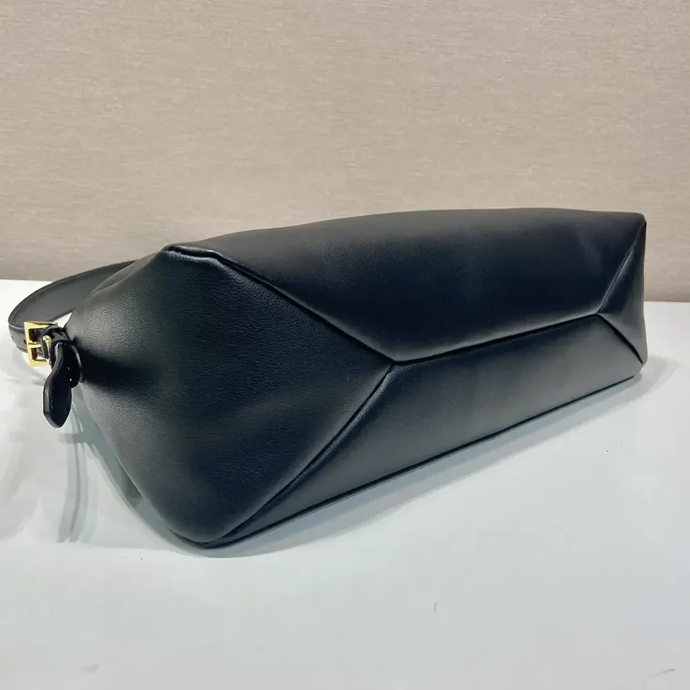 Prada Aimée Large Leather Shoulder Bag for Women in Black Prada Aimée Large Leather Shoulder Bag for Women in Black