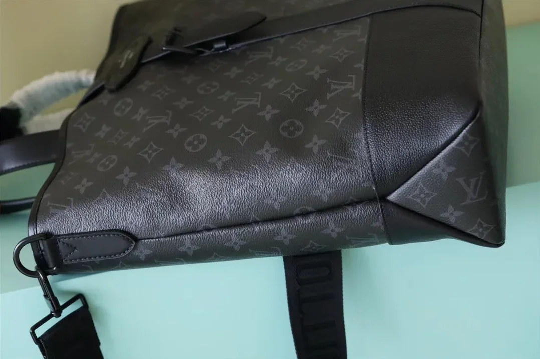 Saumur Tote Monogram Eclipse Black /