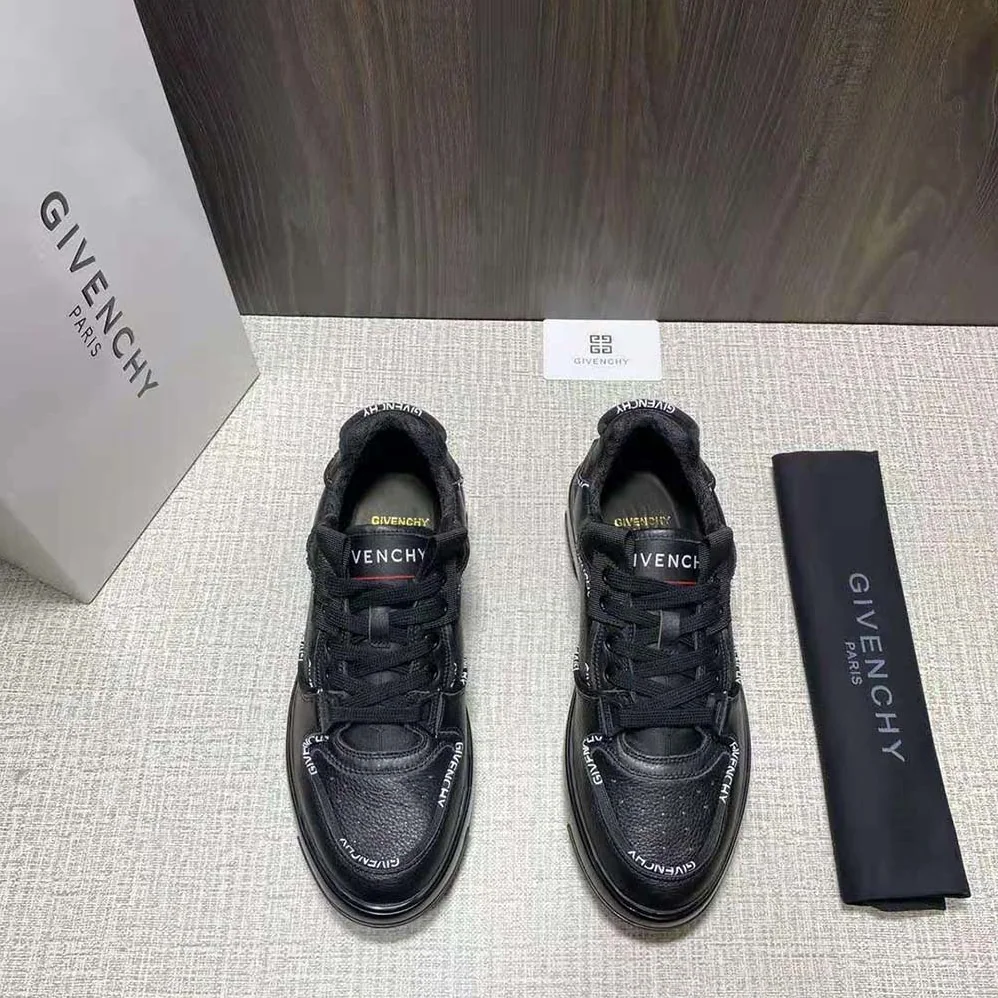 Givenchy Wing Low Sneakers in Leather with Pipping for Men in Black Givenchy Wing Low Sneakers in Leather with Pipping for Men in Black