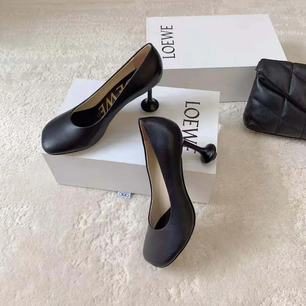 Loewe Toy Pump in Goatskin for Women in Black