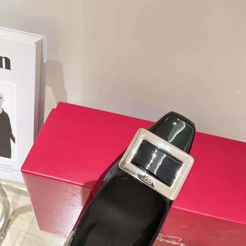 Roger Vivier Belle Vivier Metal Buckle Pumps in Patent Leathe for Women