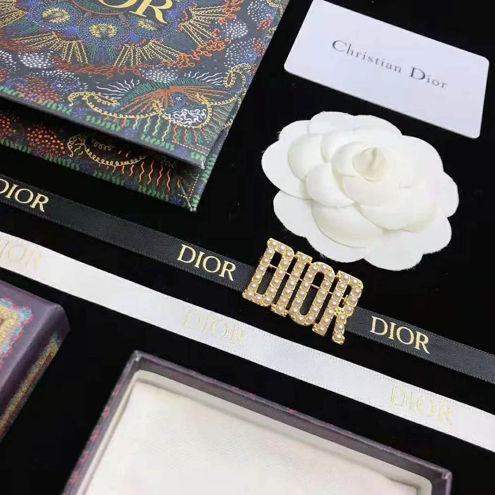 Dior Dio(r)evolution Brooch Gold-Finish Metal and White Resin Pearls for Women Dior Dio(r)evolution Brooch Gold-Finish Metal and White Resin Pearls for Women
