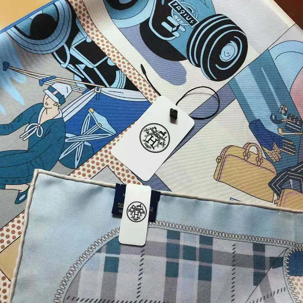 Hermes Confort en Automobile Scarf 70 in Silk Twill with Hand-Rolled Edges for Women in Blue
