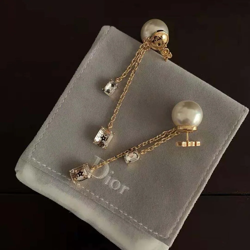 Dior Dior Tribales Earrings White Resin Pearls and White Crystals for Women Dior Dior Tribales Earrings White Resin Pearls and White Crystals for Women
