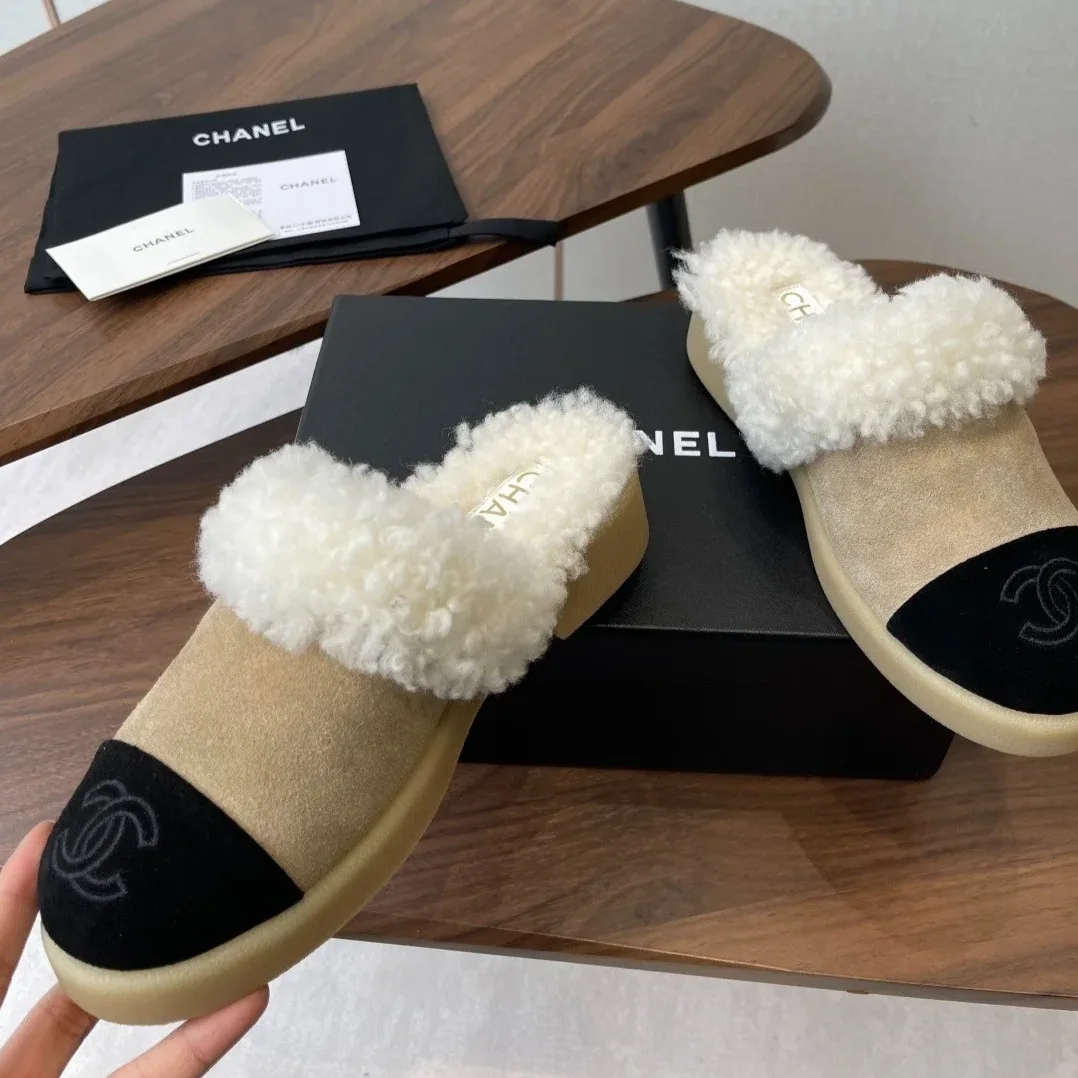 Chanel Shearling Two in Tone Mules Beige/Black Chanel Shearling Two in Tone Mules Beige/Black