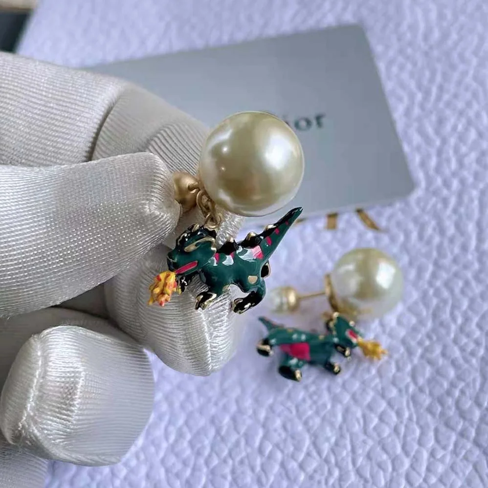 Dior Tribales Earrings Gold-Finish Metal and White Resin Pearls for Women Dior Tribales Earrings Gold-Finish Metal and White Resin Pearls for Women