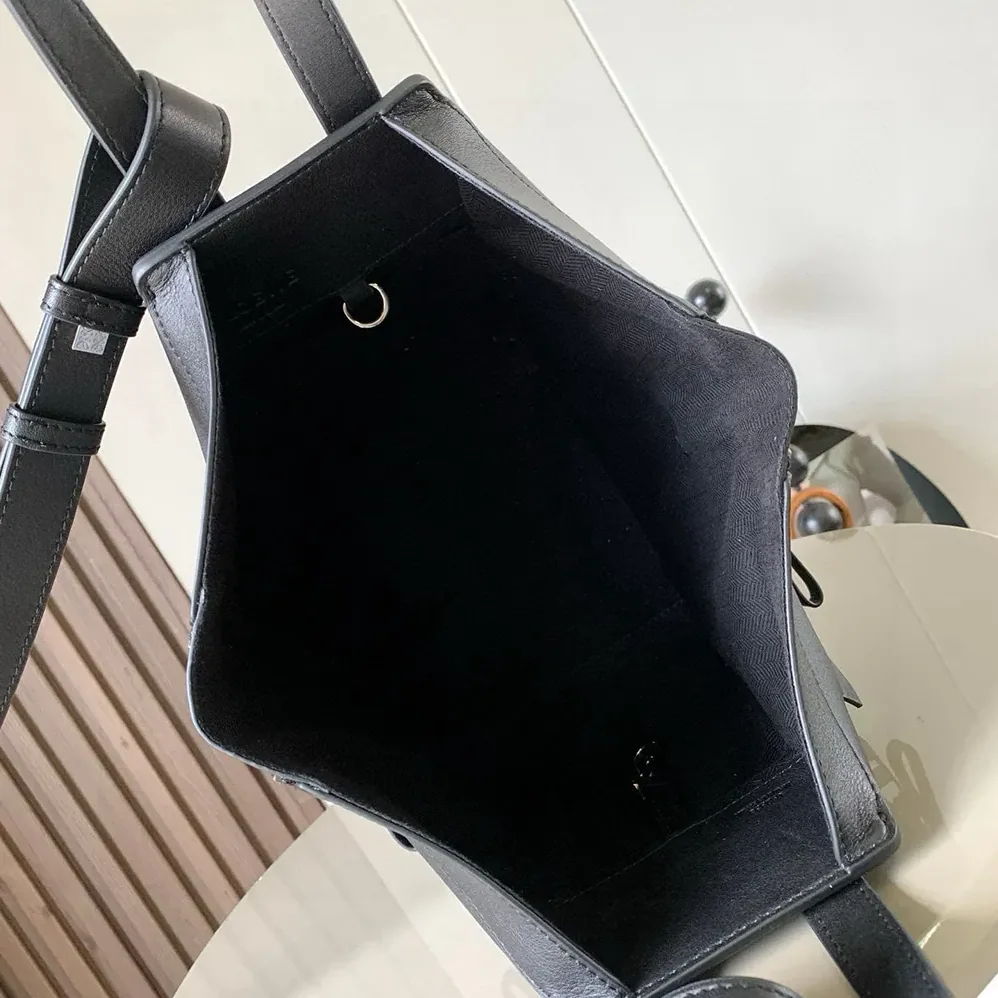 Loewe Compact Hammock Bag in in Classic Calfskin for Unisex in Black Loewe Compact Hammock Bag in in Classic Calfskin for Unisex in Black