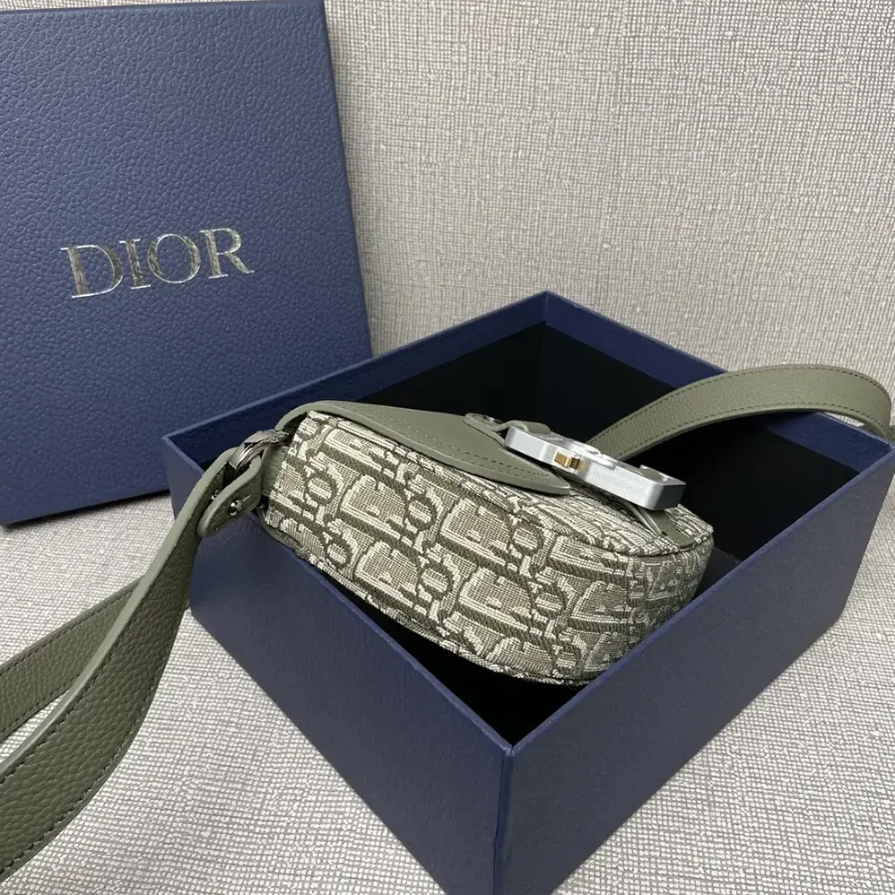 Dior Mini Saddle Messenger Bag with Flap Khaki Dior Oblique Jacquard for Men Dior Mini Saddle Messenger Bag with Flap Khaki Dior Oblique Jacquard for Men