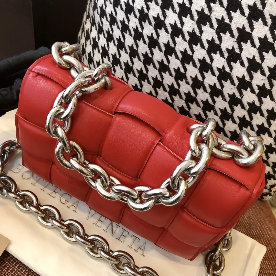 Bottega Veneta Chain Cassette Red Bottega Veneta Chain Cassette Red