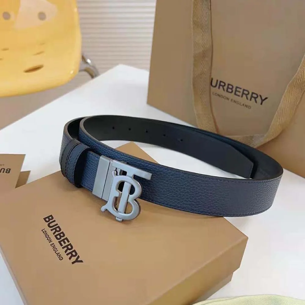 Burberry Reversible Leather TB Belt for Men in Navy Burberry Reversible Leather TB Belt for Men in Navy