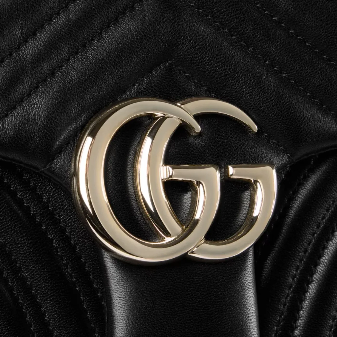 Gucci Marmont Medium Shoulder Bag in Black Gold Hardware
