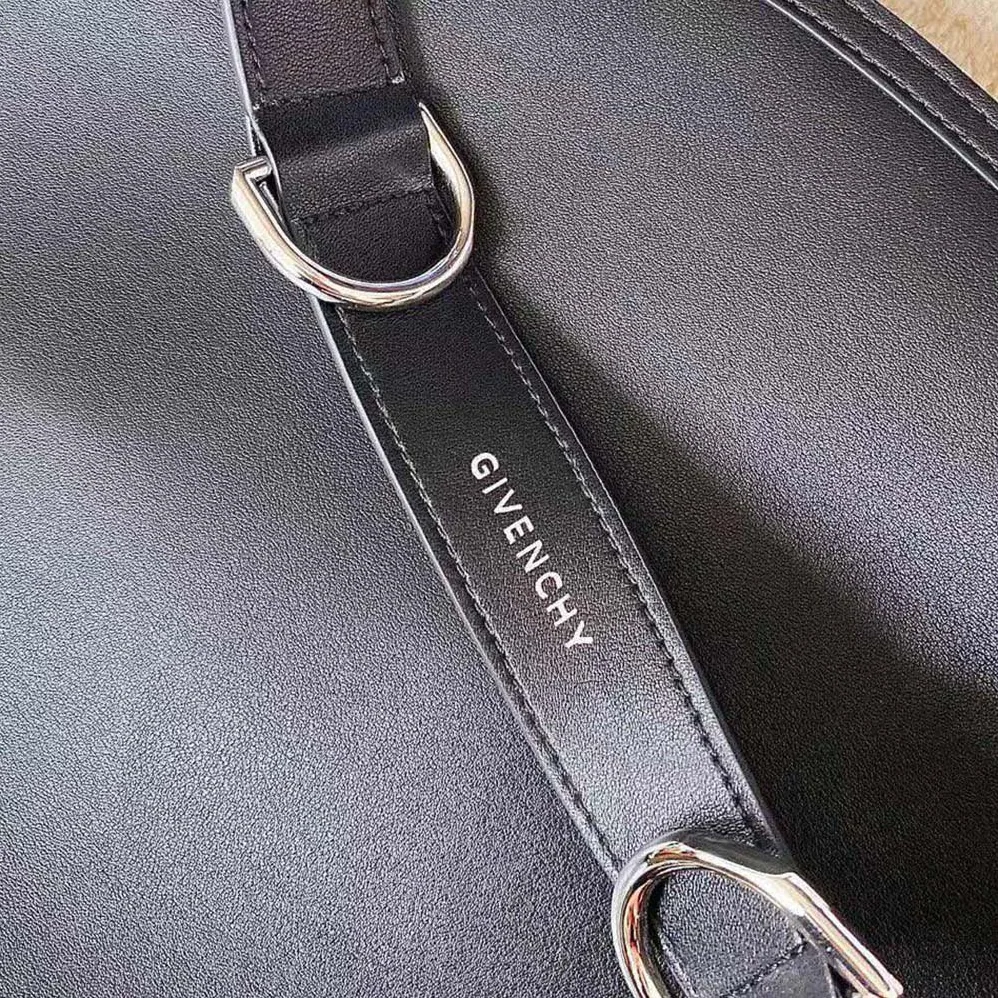 Givenchy Medium Voyou Bag in Leather for Women in Black Givenchy Medium Voyou Bag in Leather for Women in Black