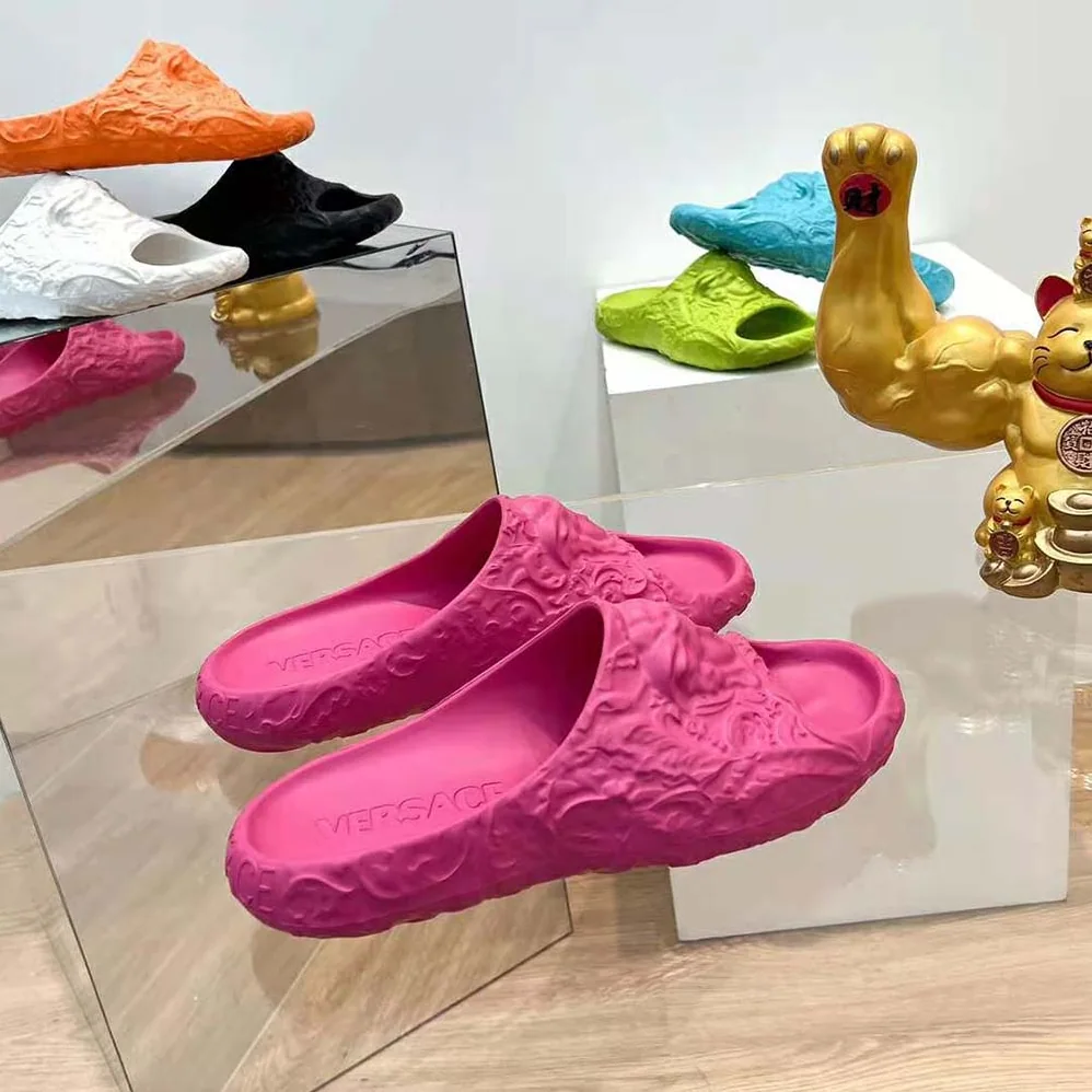 Versace Medusa Dimension Sliders for Unisex in Pink Versace Medusa Dimension Sliders for Unisex in Pink