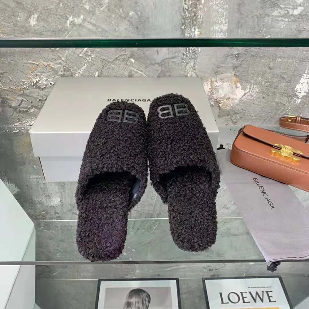 Balenciaga Cosy BB Mule in Black Fake Shearling for Women Balenciaga Cosy BB Mule in Black Fake Shearling for Women