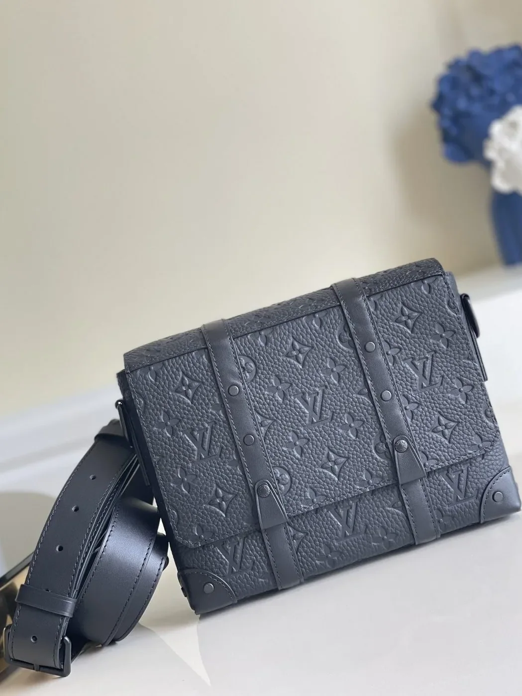 Louis Vuitton Trunk Messenger Taurillon Monogram Black Louis Vuitton Trunk Messenger Taurillon Monogram Black